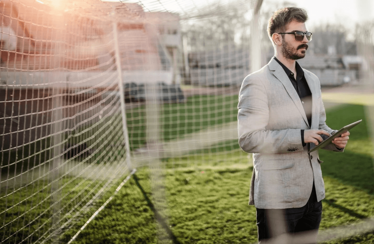 Scouting ou indicação de empresário: qual gera menos risco?